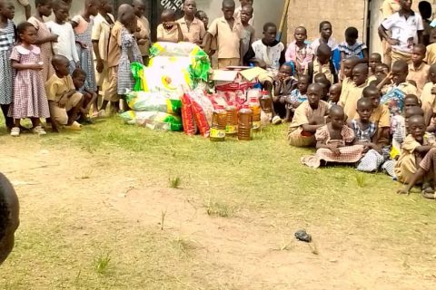 Lebensmittelspenden für die Schulkantine in M’Bérié